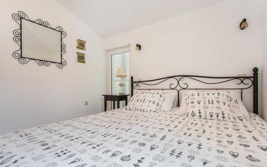 Apartments Adria Garden Baska  Bagian luar foto