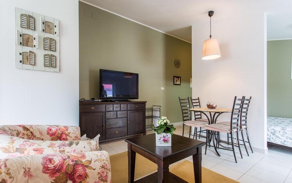 Apartments Adria Garden Baska  Bagian luar foto