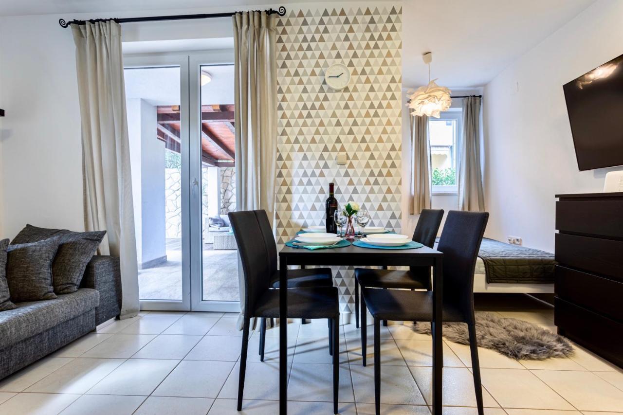Apartments Adria Garden Baska  Bagian luar foto