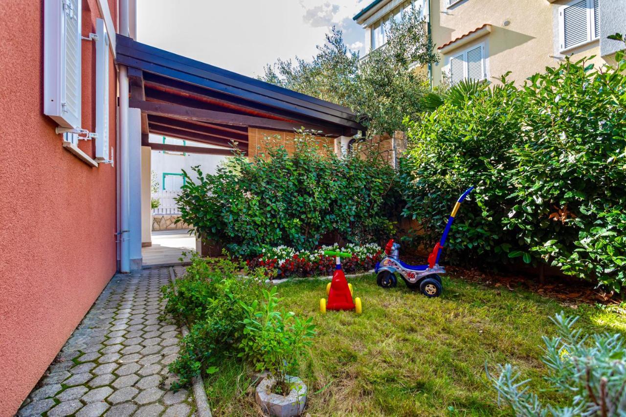 Apartments Adria Garden Baska  Bagian luar foto